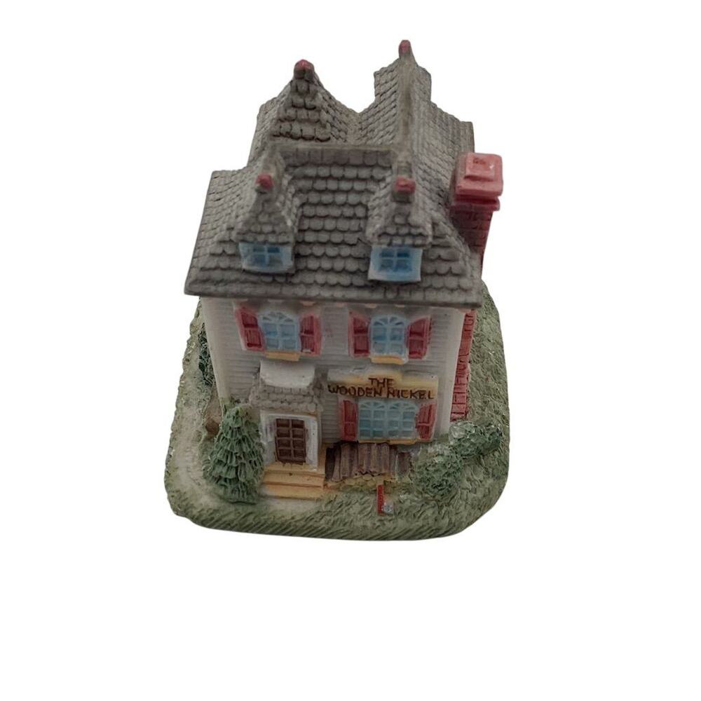 Liberty Falls Americana Collection Wooden Nickel Inn Miniature Model‎